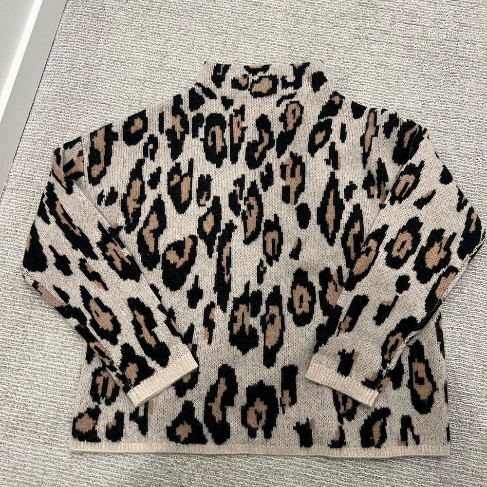 Cashmere leopard sweater